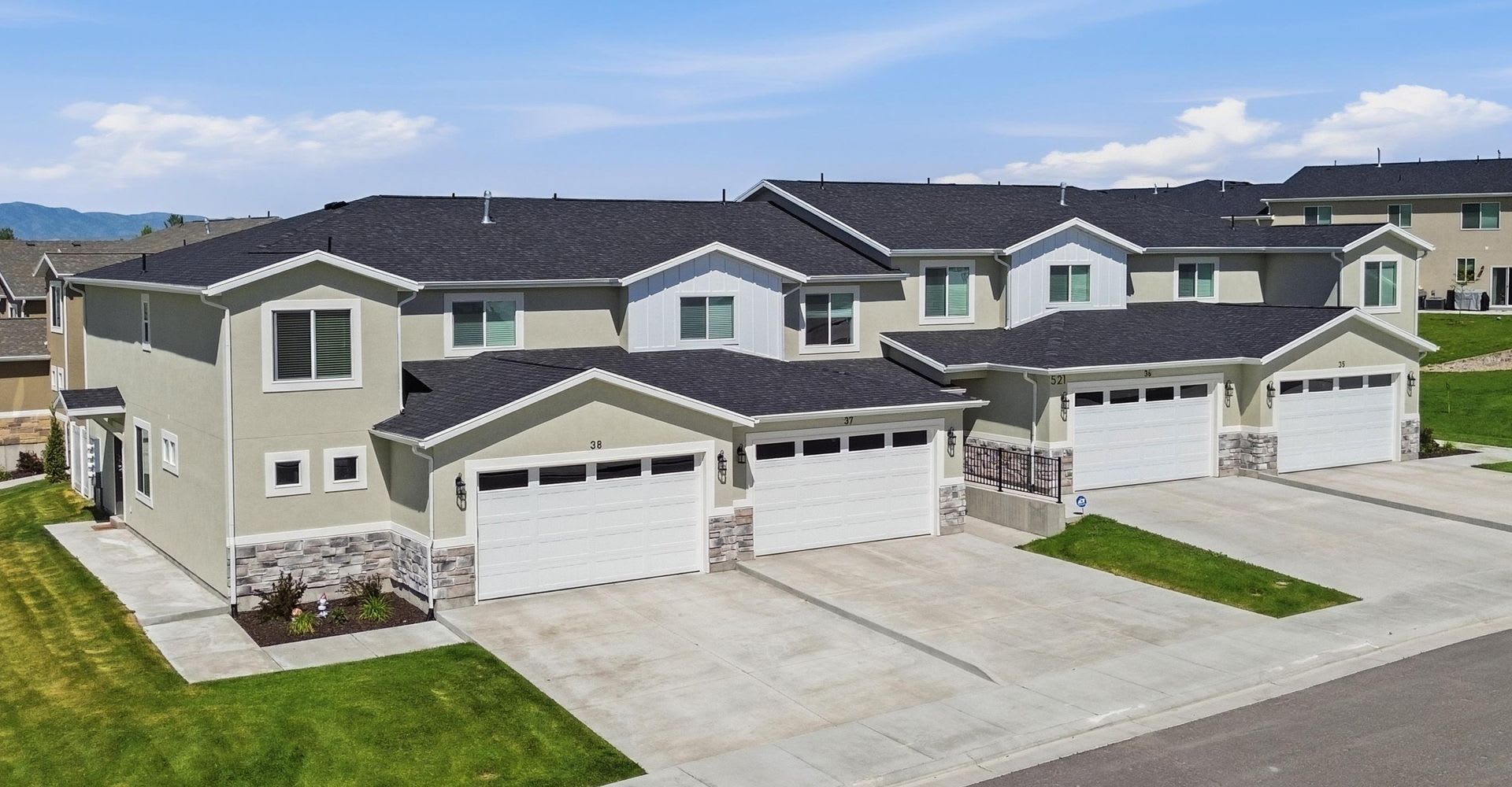 Luxury 4 Bedroom 2.5 Bath with Office &amp; Family Room for Rent Richmond, Utah – photo 1 of 22