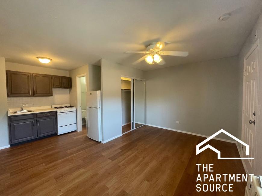 4537 North Dover St. – photo 1