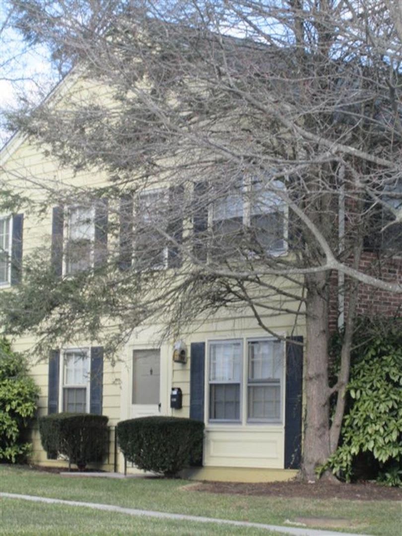 3 Bedroom 2.5 Bath Townhouse – photo 1
