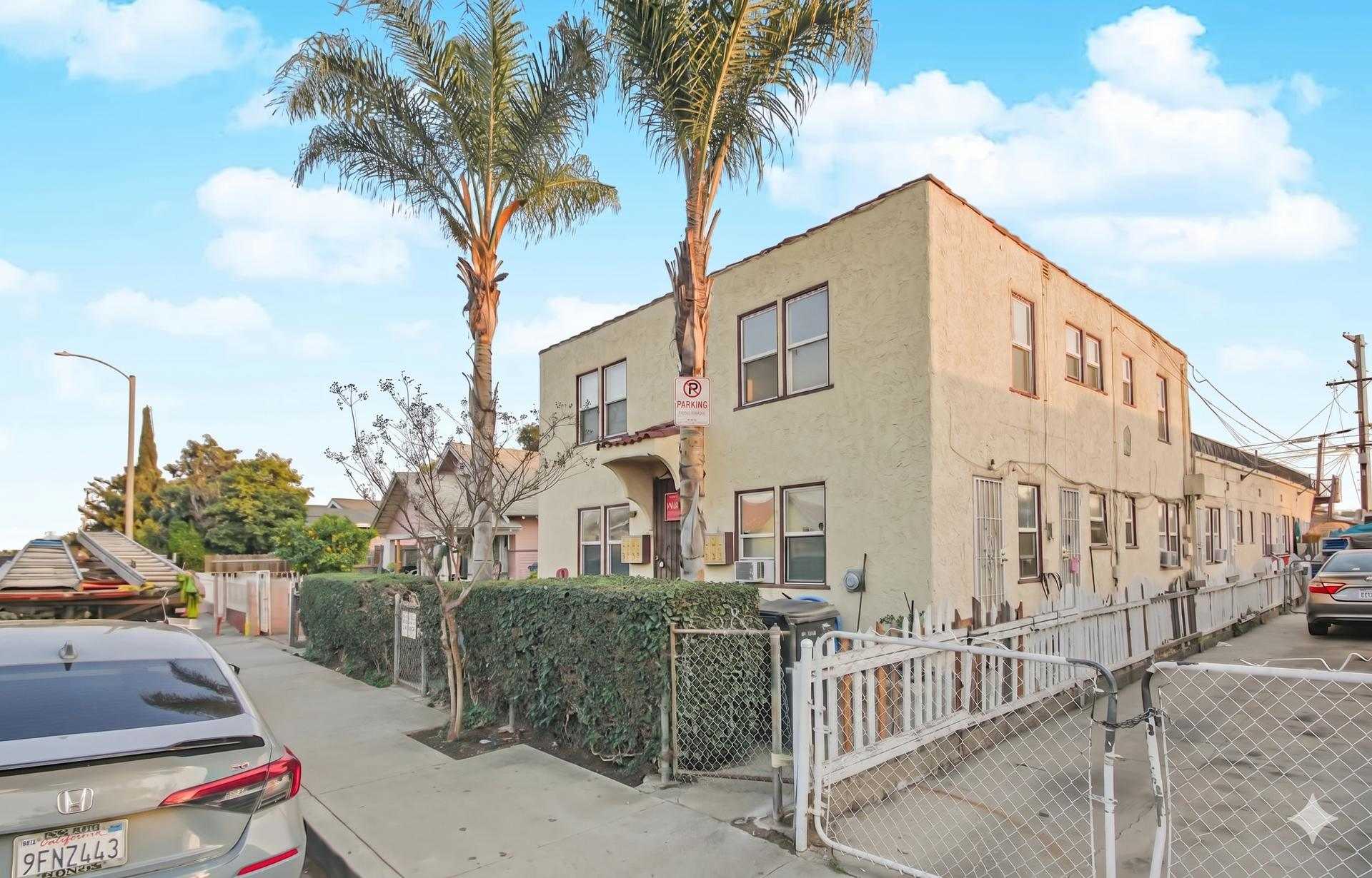 1212 E 76th Pl, Los Angeles, CA 90001 – photo 1 of 8
