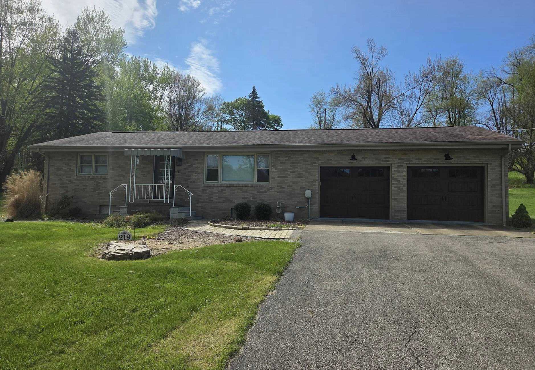 219 Sunset Drive – photo 1 of 3
