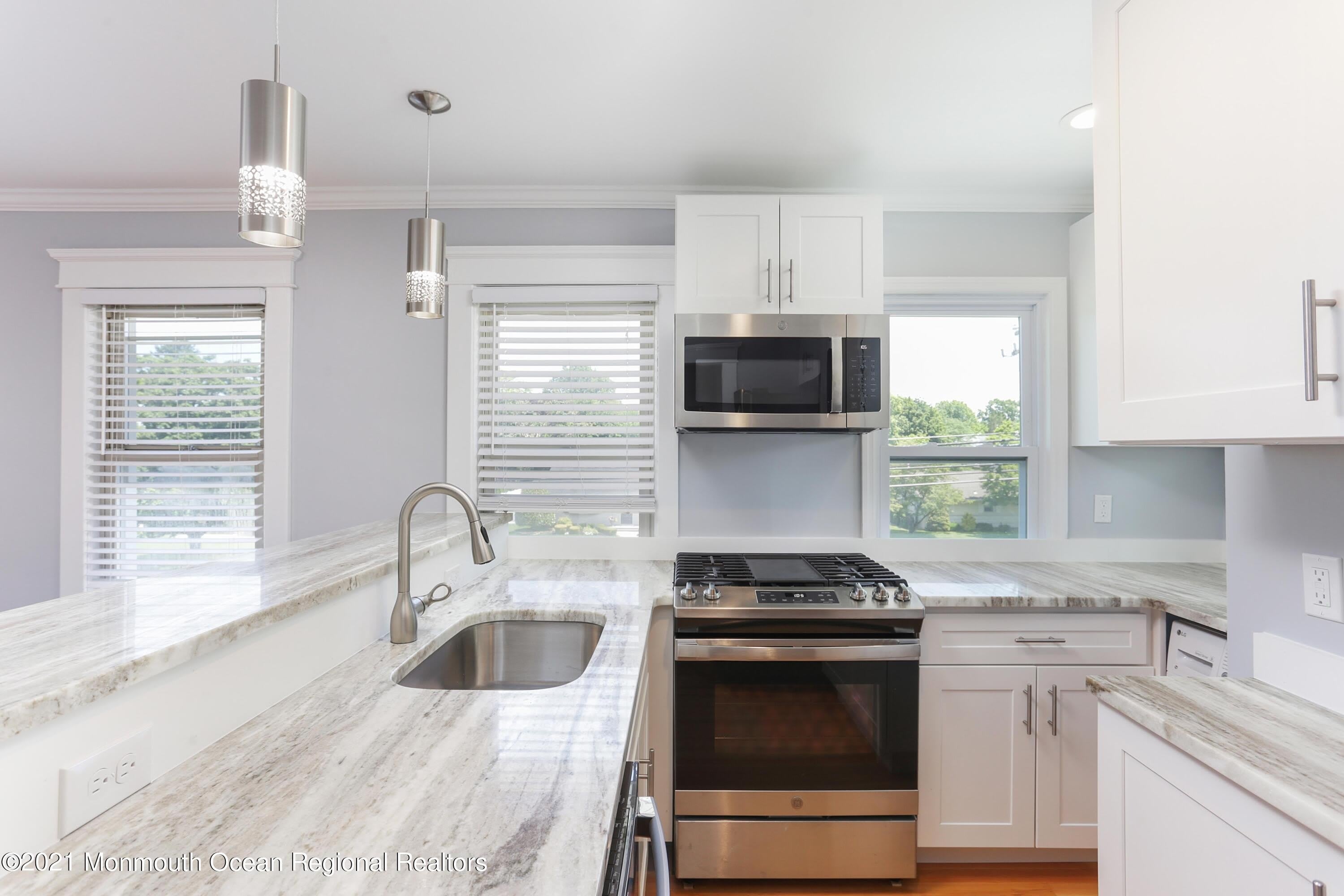 89 Locust Avenue – photo 1