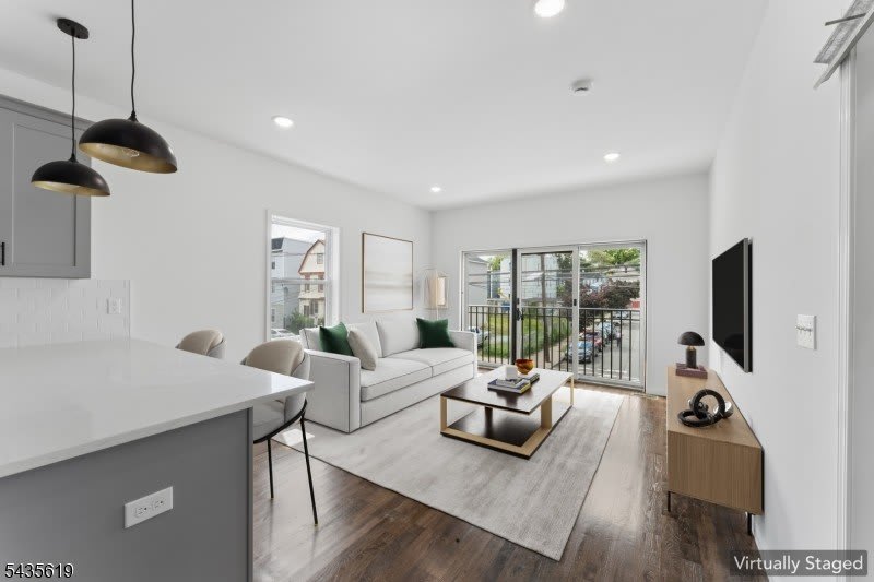 910 Bergen St – photo 1