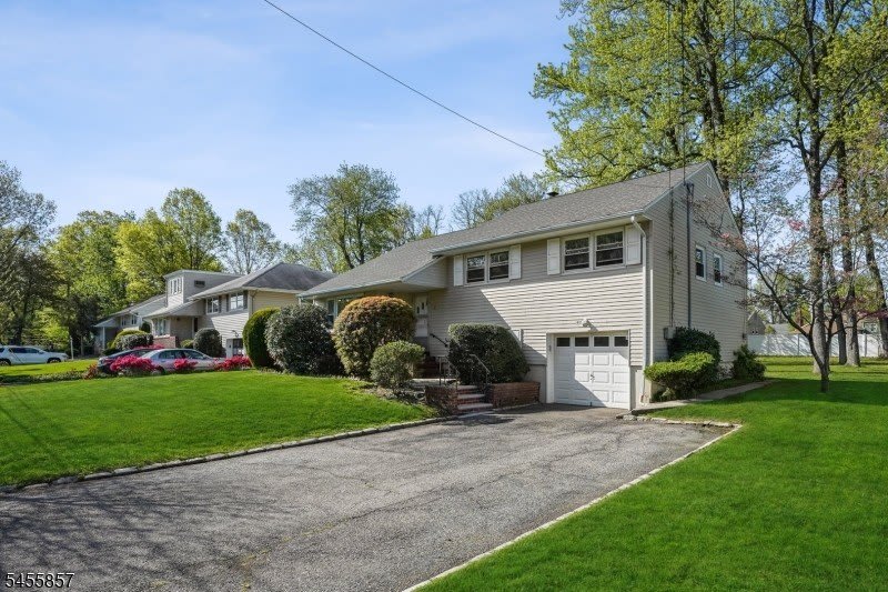 11 N Derby Rd – photo 1 of 260