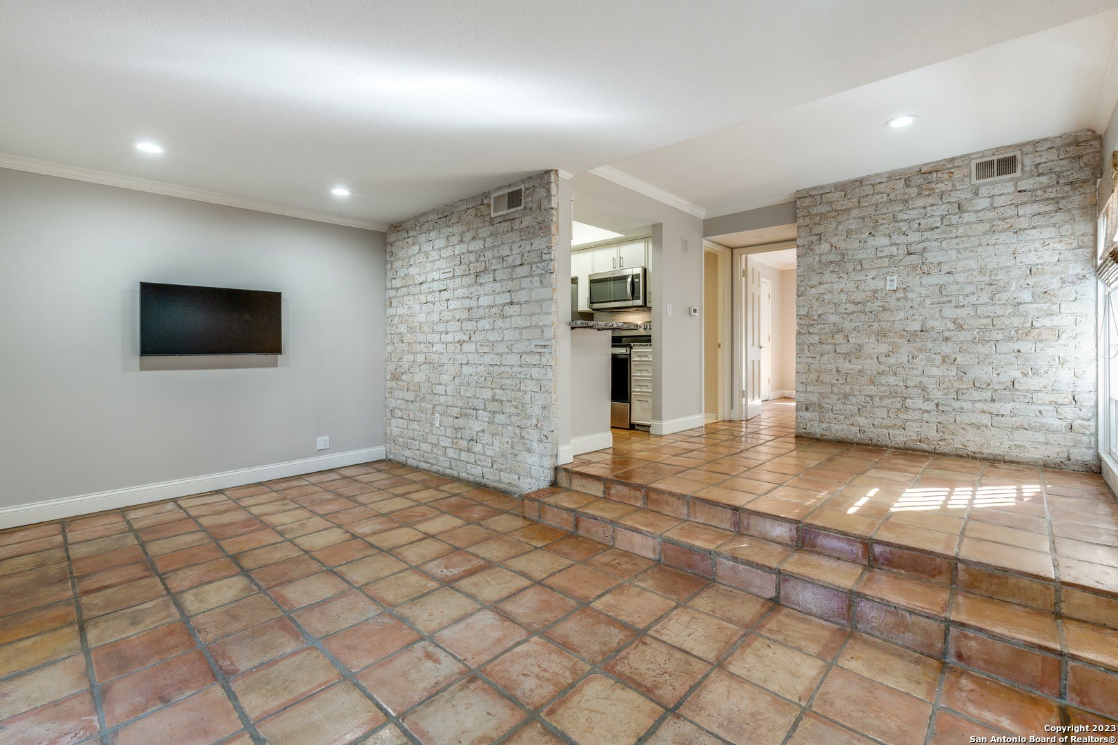 66 BREES BLVD – photo 1