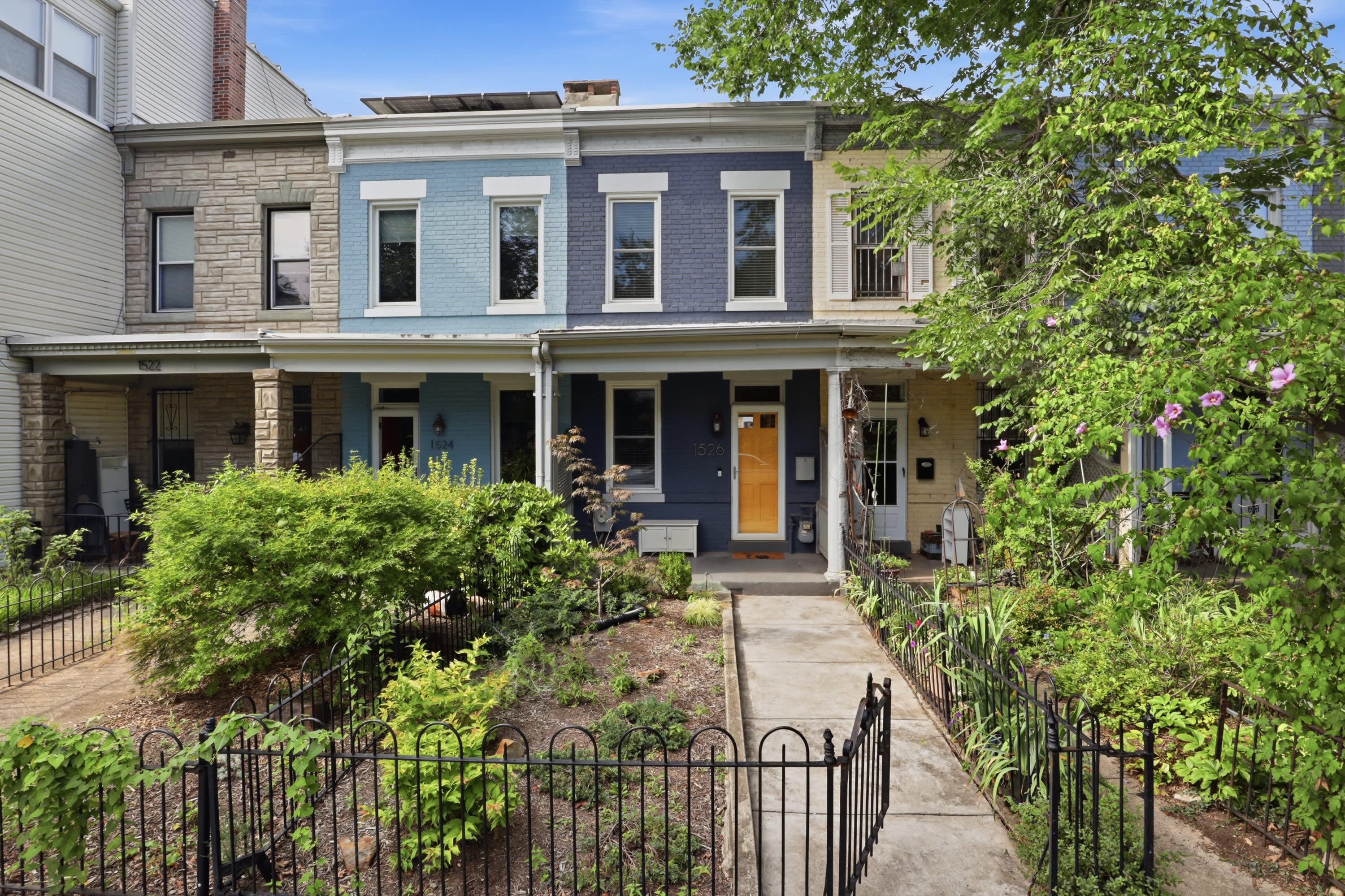 1526 D Street Southeast – photo 1
