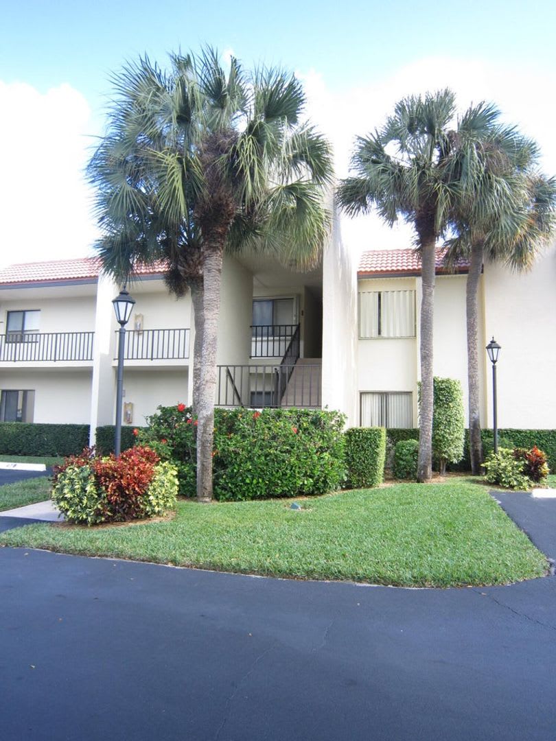 Short Term Rental Near Beach – photo 1 of 10