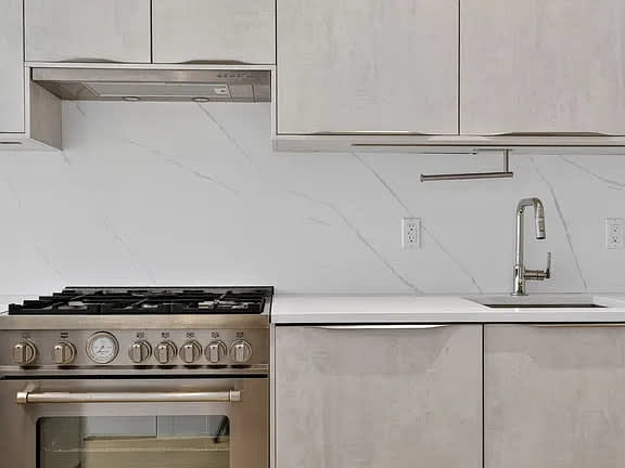 1133 Halsey St – photo 1