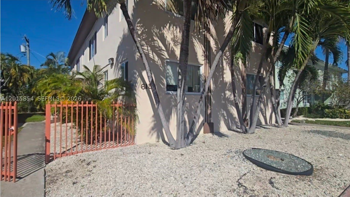 615 82nd St – photo 1