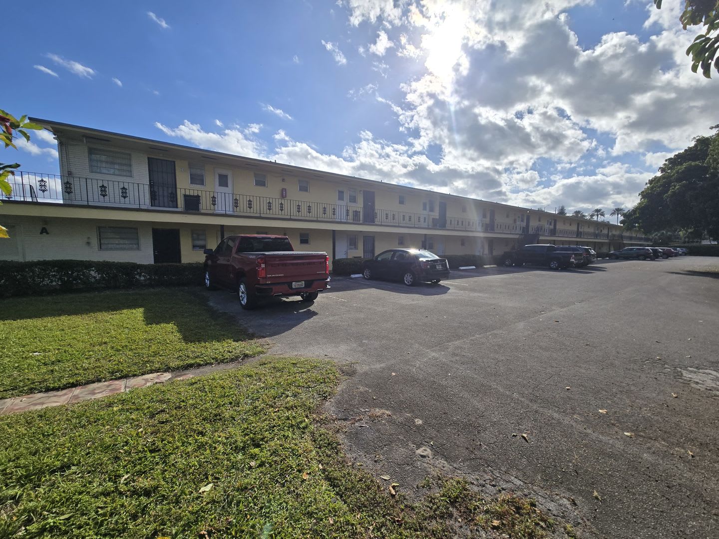 2-Bed, 2-Bath Miami Condo in HOA Community – Pool, Laundry On-Site – photo 1