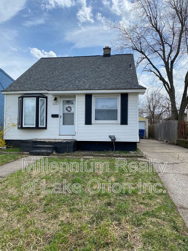 636 Lebaron Ave – photo 1 of 109