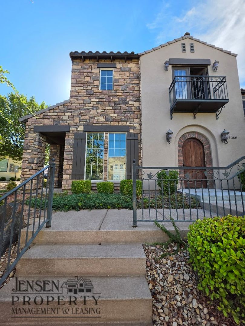 Three Bedroom Town home in Tuscan Hills – photo 1