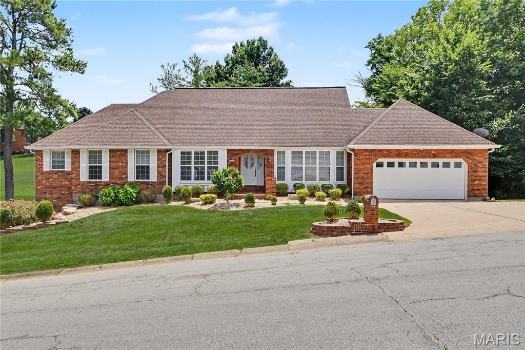 102 Lexington Lane – photo 1 of 30