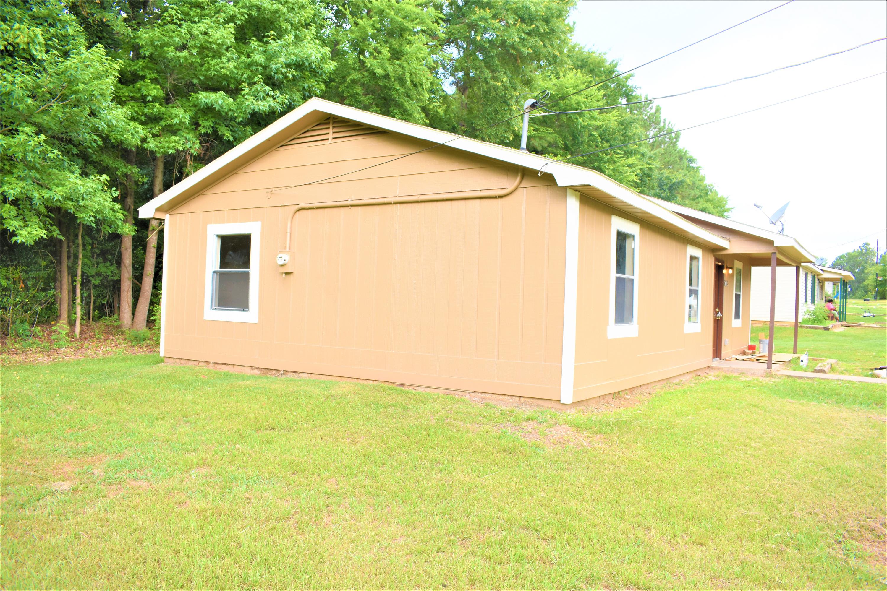 2114 Railroad St. – photo 1 of 9