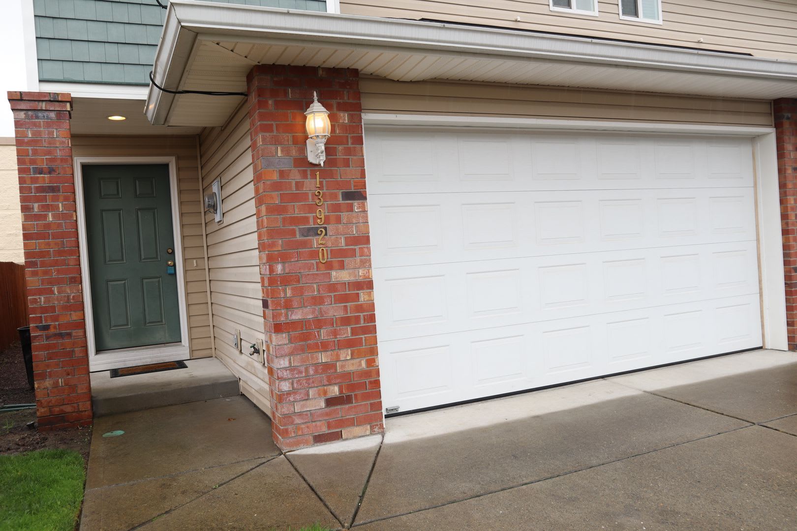 MOVE-IN SPECIAL – photo 1 of 32