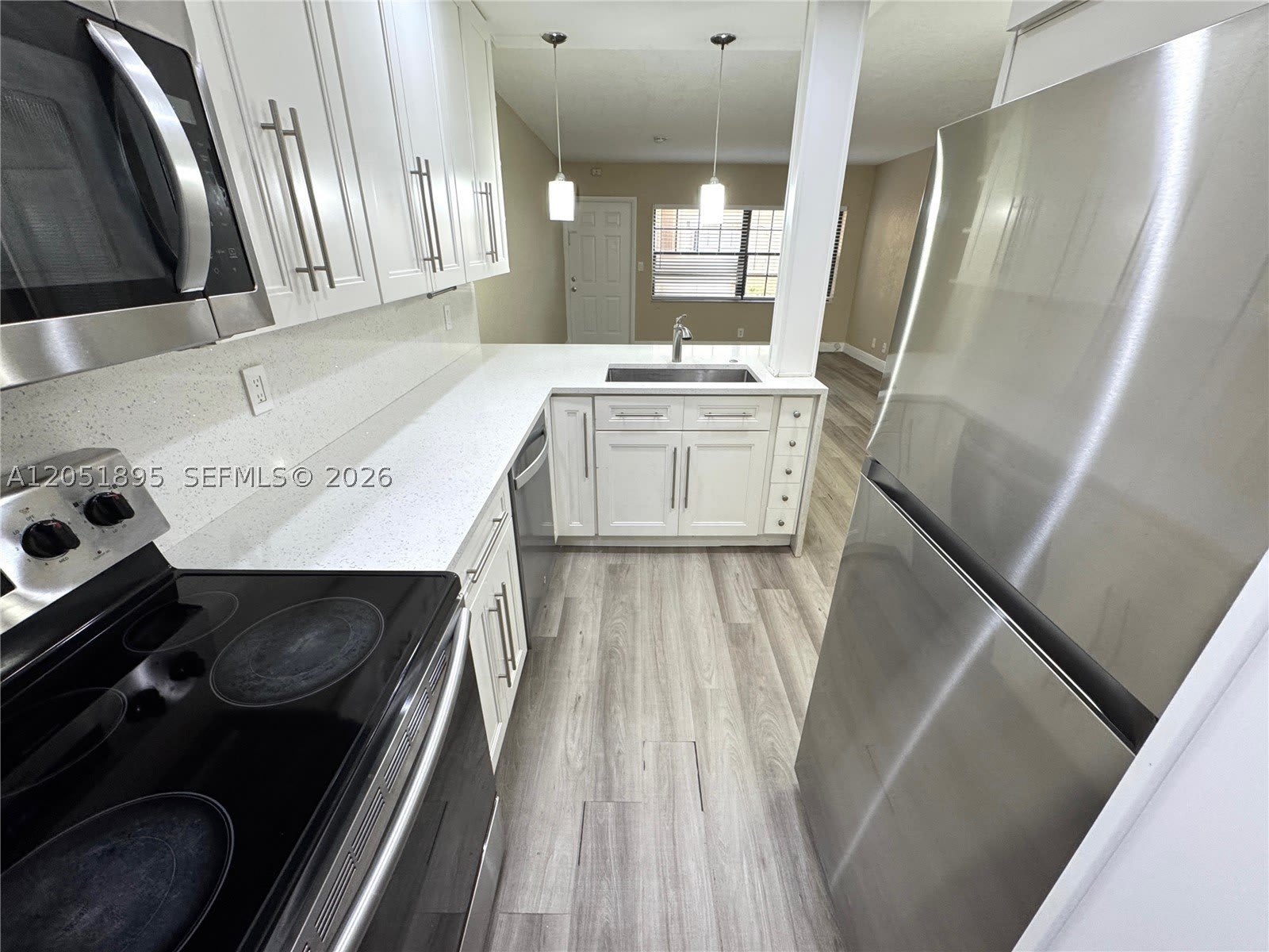 2626 Riverside Dr – photo 1