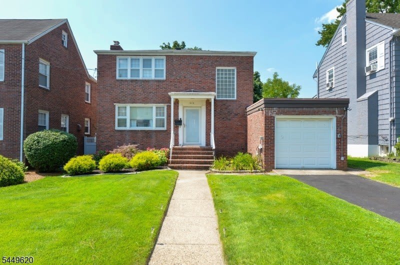 968 Byron Ave – photo 1 of 19