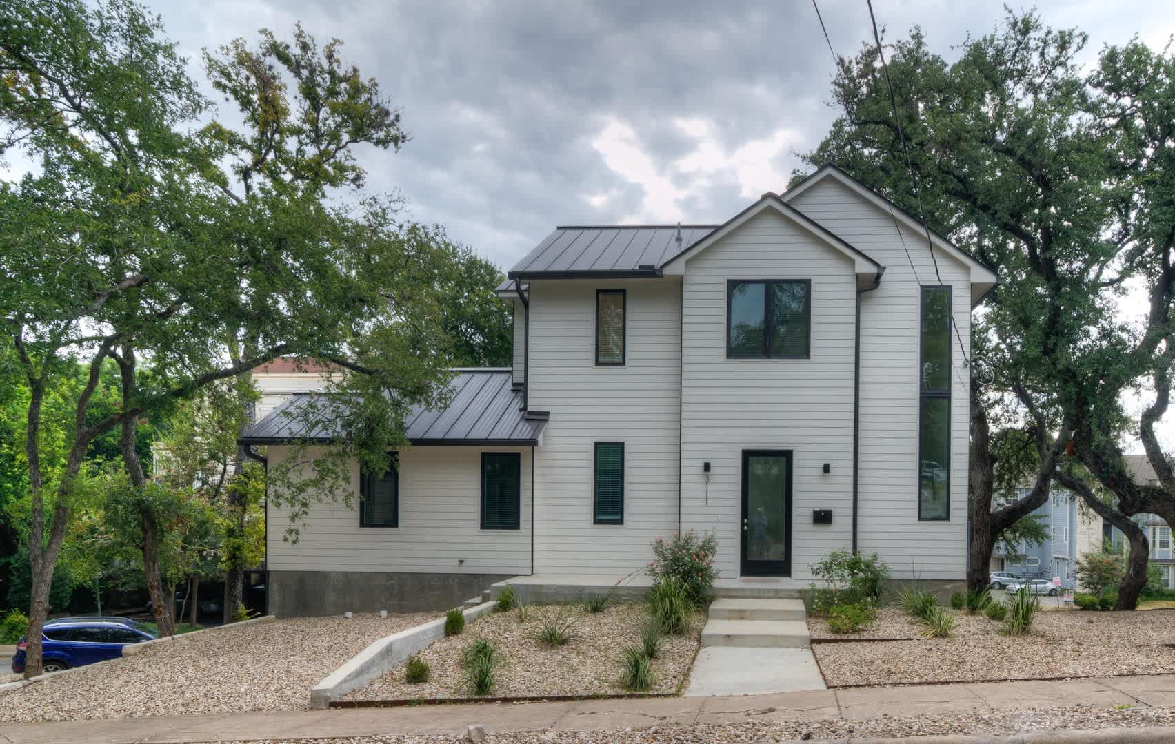 UT PRE-LEASE: Constructed August 2018, Luxury North Campus 3 bed / 3 bath home – photo 1