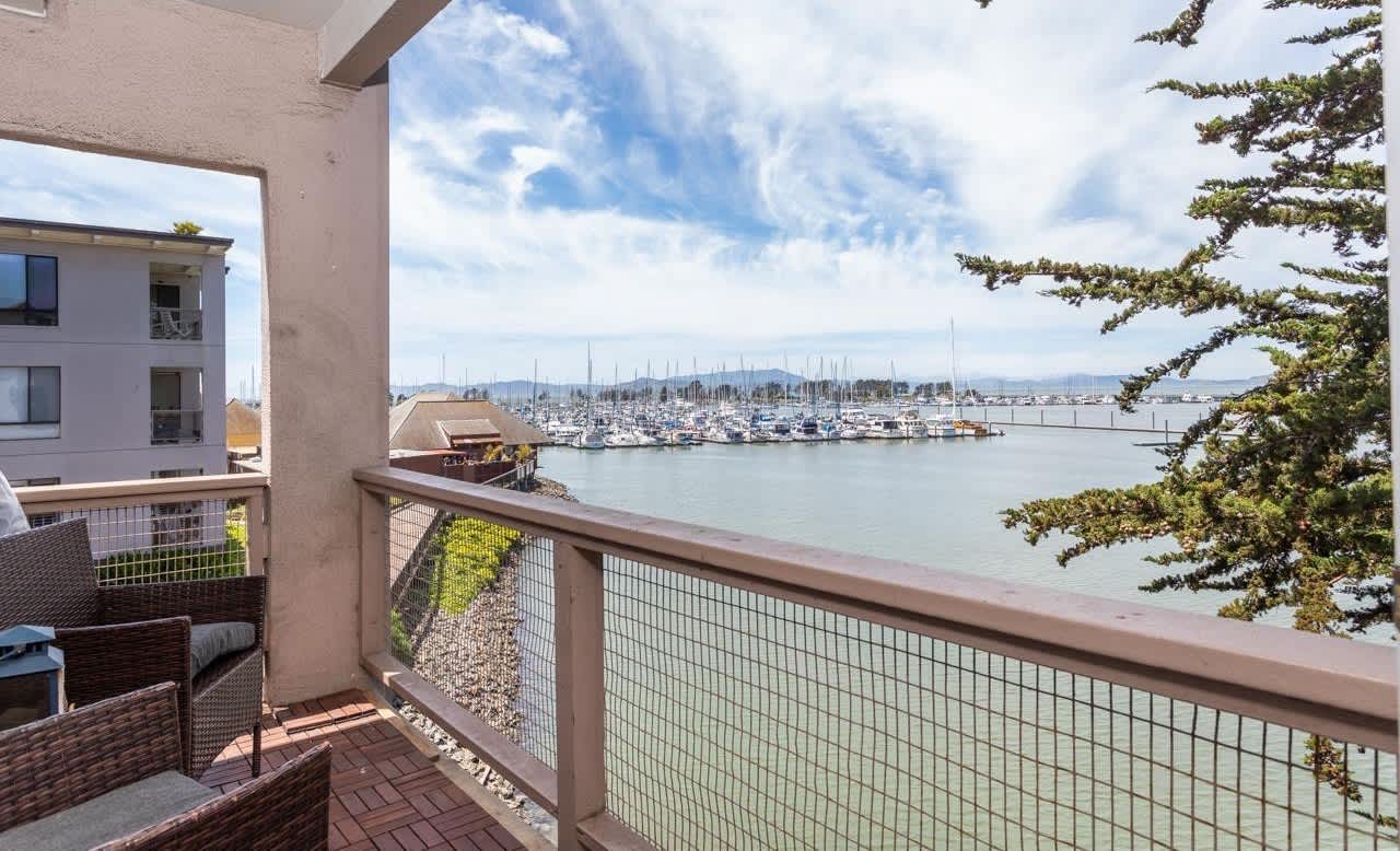 5 Admiral Dr – photo 1 of 9