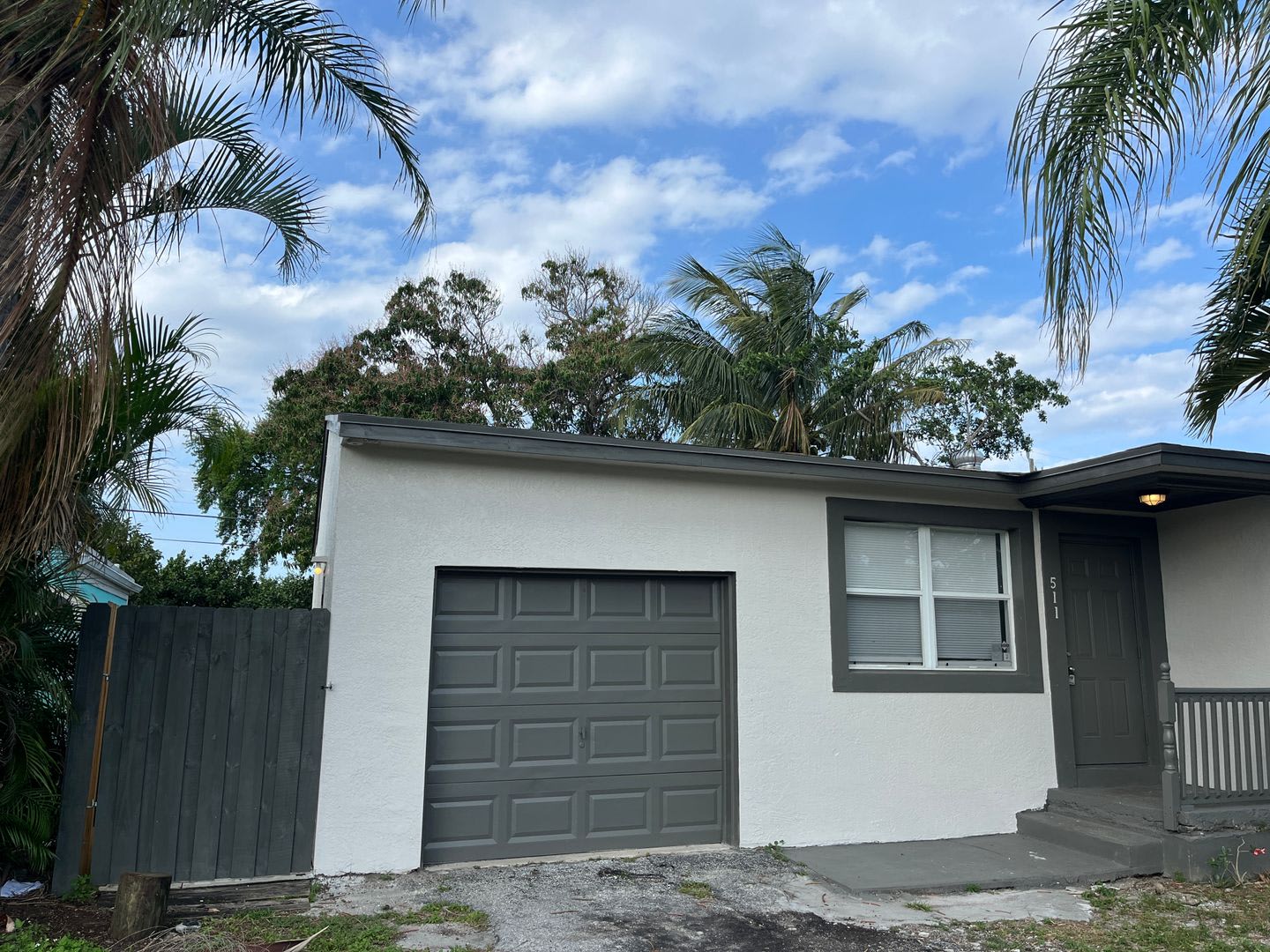 Newly renovated 3/2 for rent! – photo 1