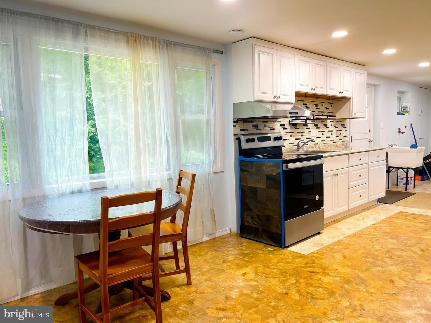 9122 BRIDGEWATER ST #UNIT A – photo 1 of 14