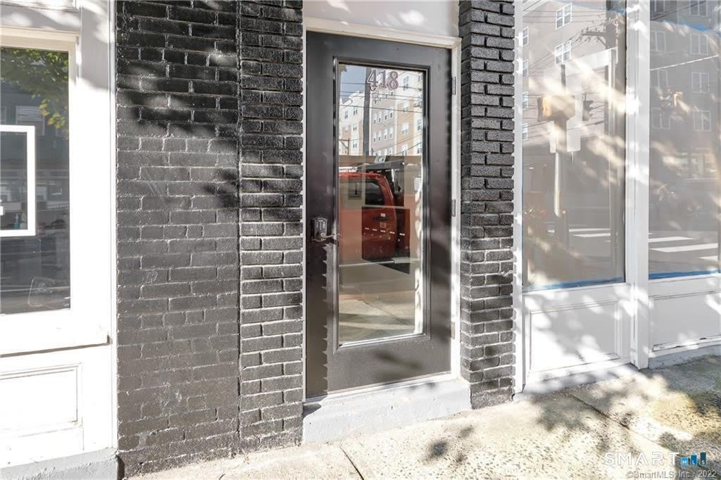 418 Howe Avenue – photo 1 of 9