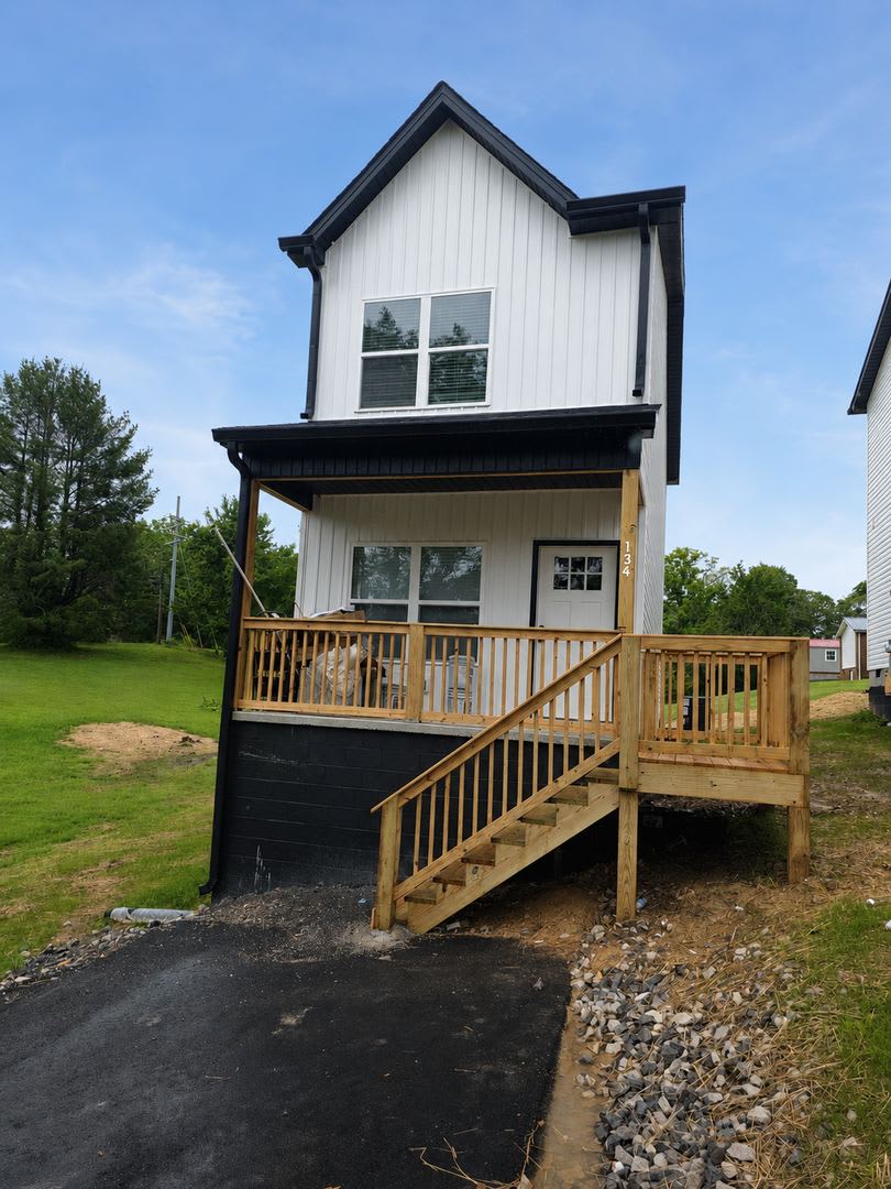 Brand-New 2-Bedroom Home with Modern Finishes in Crossville – photo 1 of 9