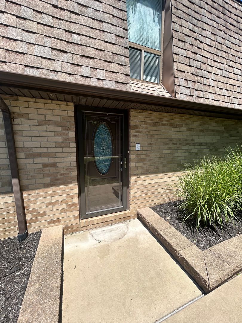 Modern 1 Bedroom Townhome in Prime Moon Township Location! – photo 1 of 53