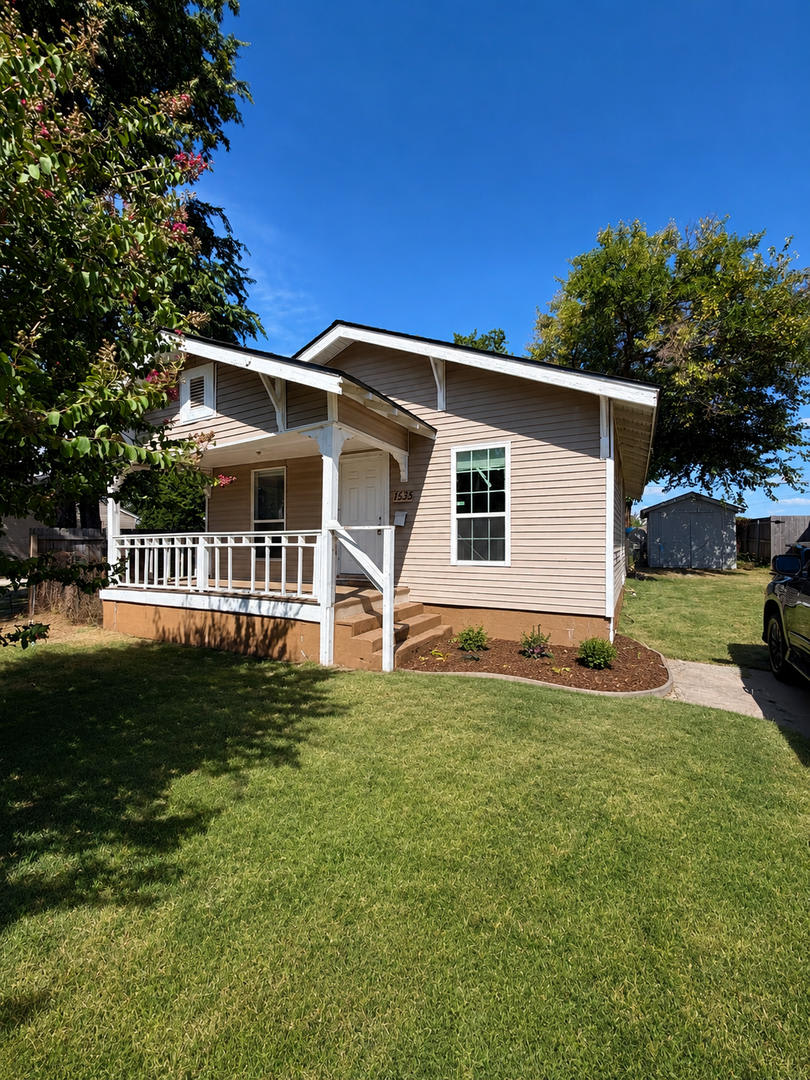 Charming Updated Bungalow with Character & Beautiful Hardwood Floors – photo 1
