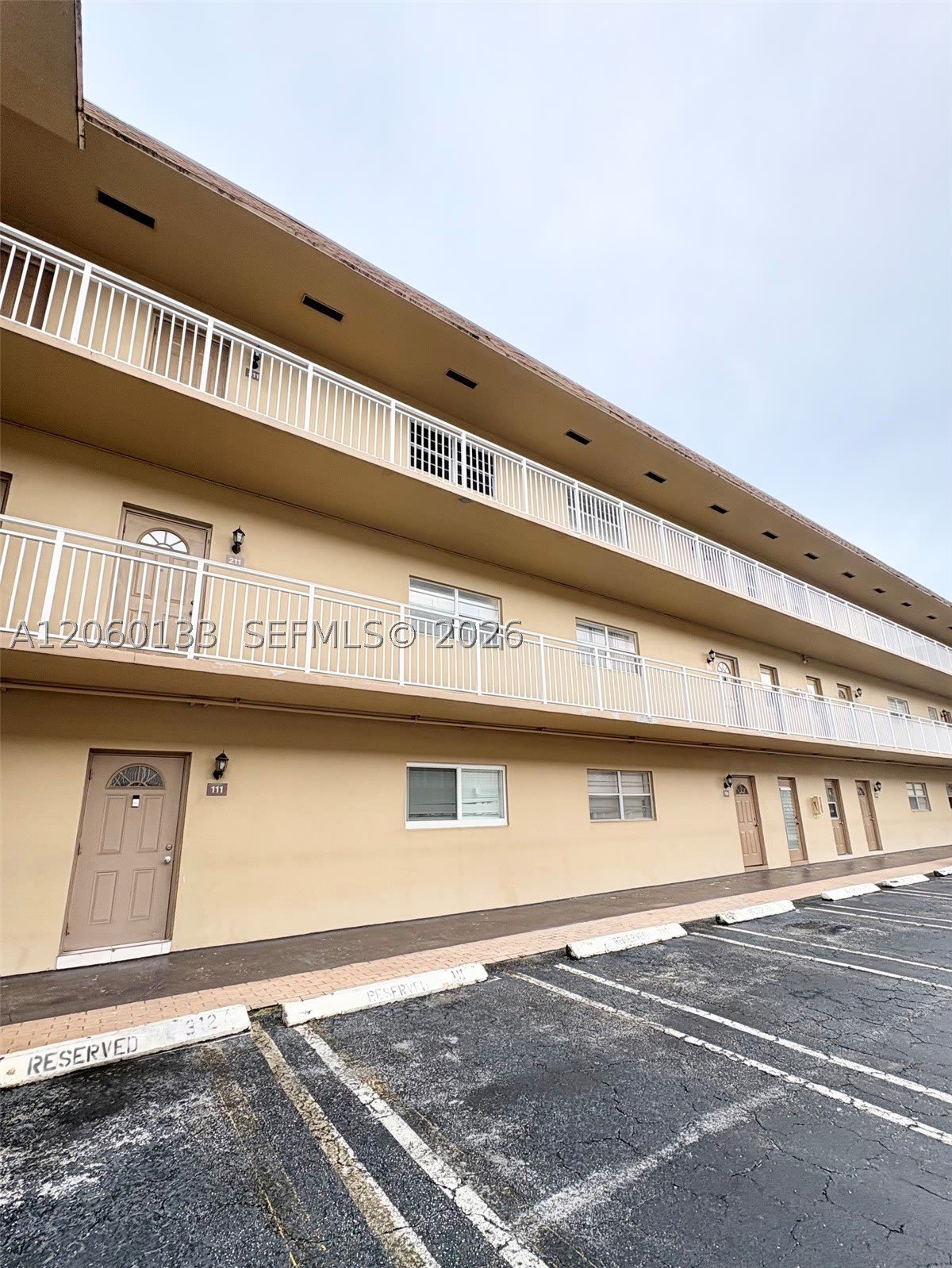 5011 W Oakland Park Blvd – photo 1 of 32