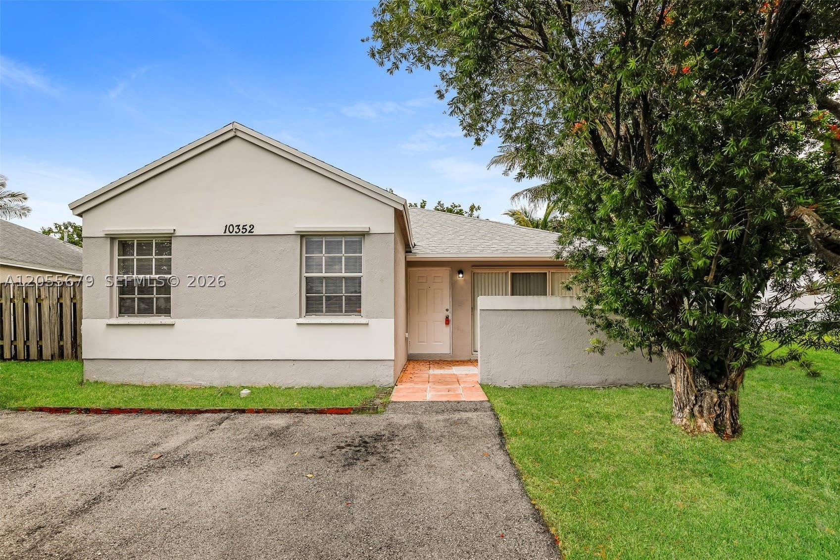 10352 SW 208th Ln – photo 1