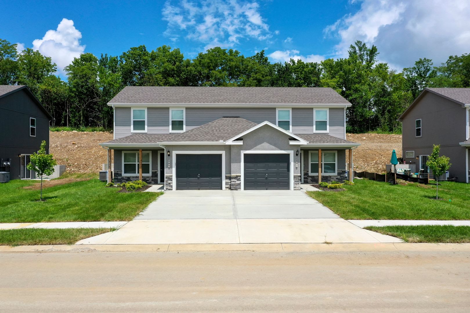 3 Bedroom 2.5 Bathroom Duplex! – photo 1 of 9