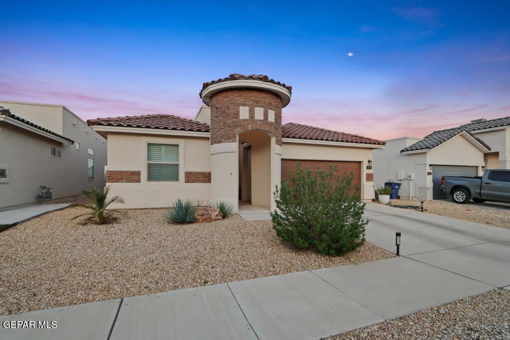 4556 MARISABEL AZCARATE Street – photo 1