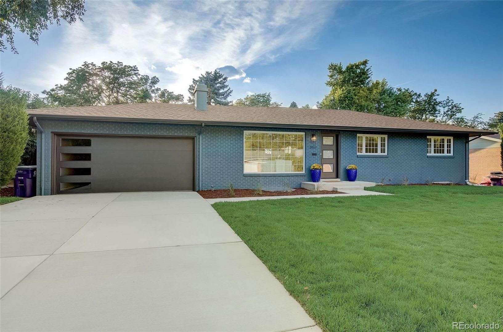 5 Bedroom 3 Bathroom In Denver S Southmoor Neighborhood – photo 1
