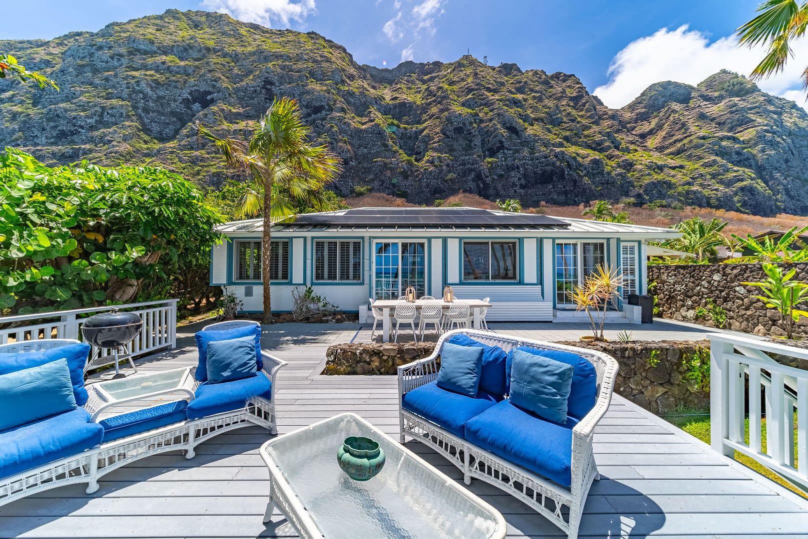 Immerse in Luxury &amp; Tranquility at Beachfront 4BR Abode w/ Stunning Ocean Views – photo 1 of 64