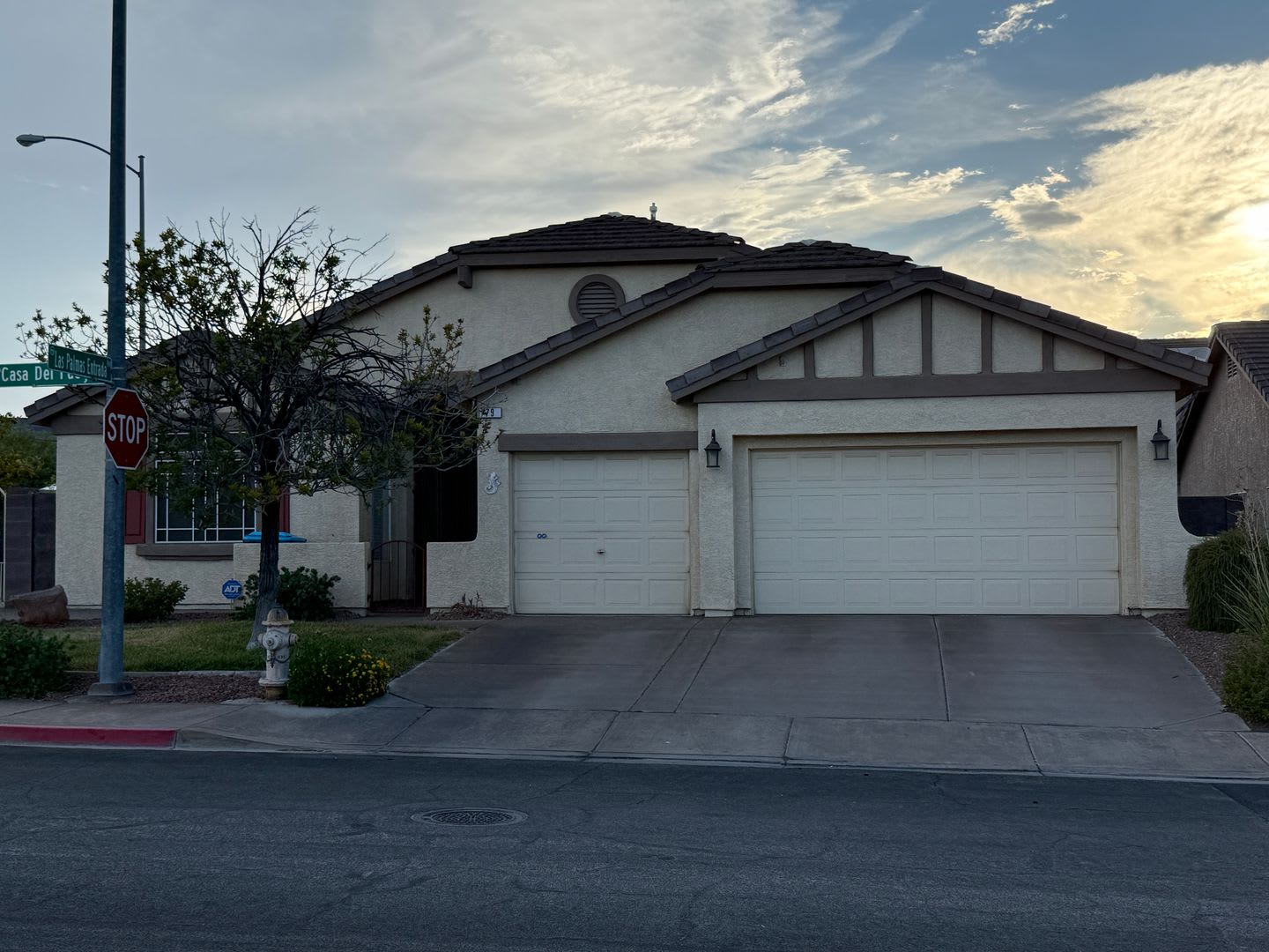 Lovely Single Story Home on a Corner Lot – photo 1