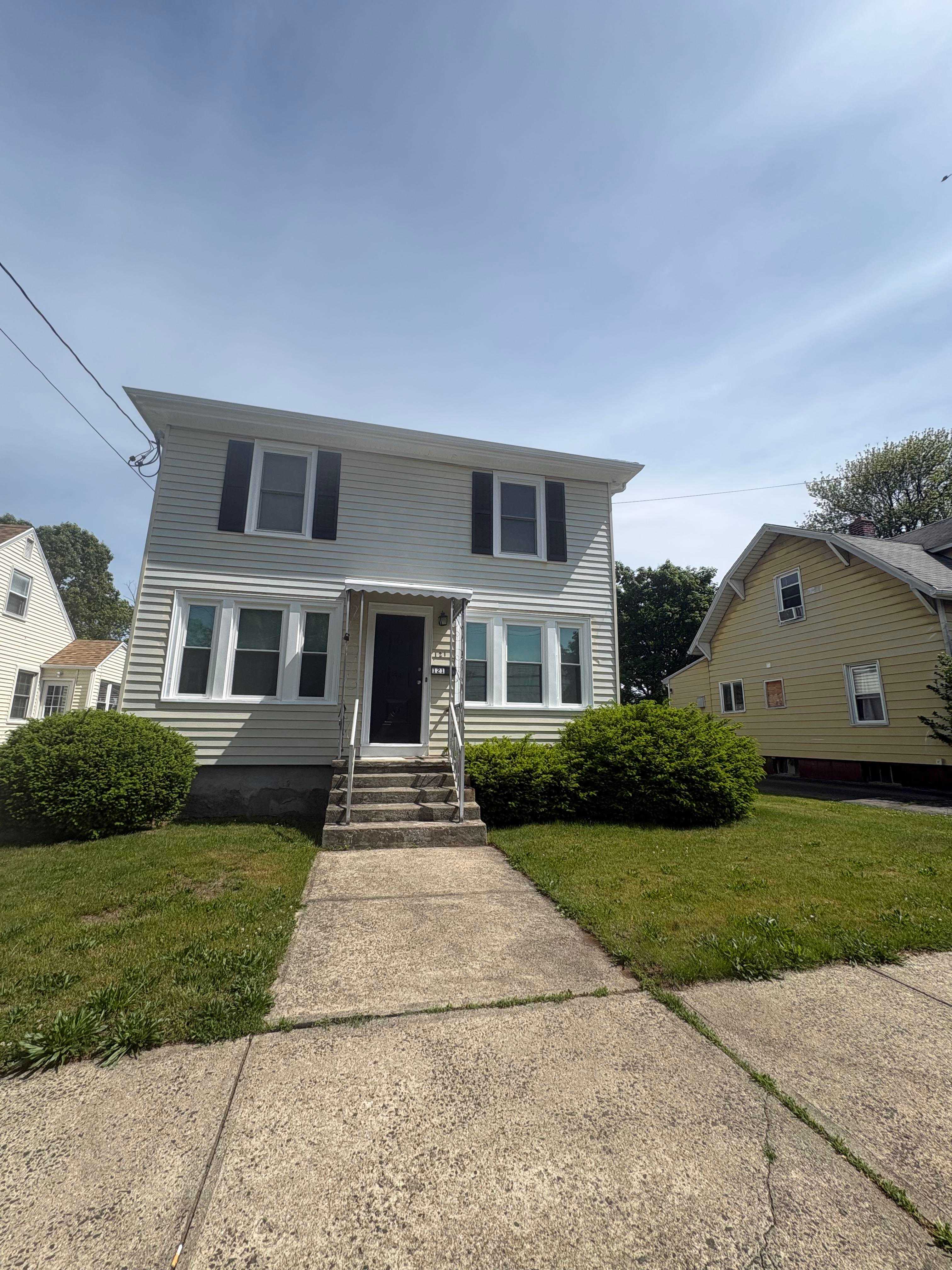 121 School St – photo 1