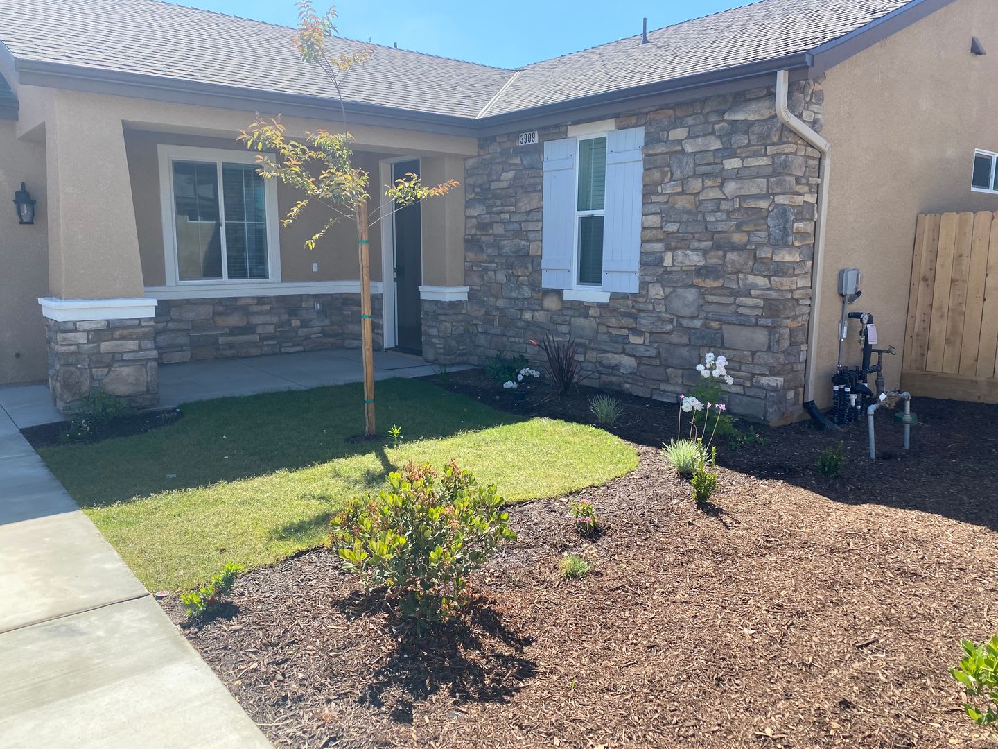 3 Bedroom 2 Bathroom Home in Arbor Gates Gated Community! – photo 1