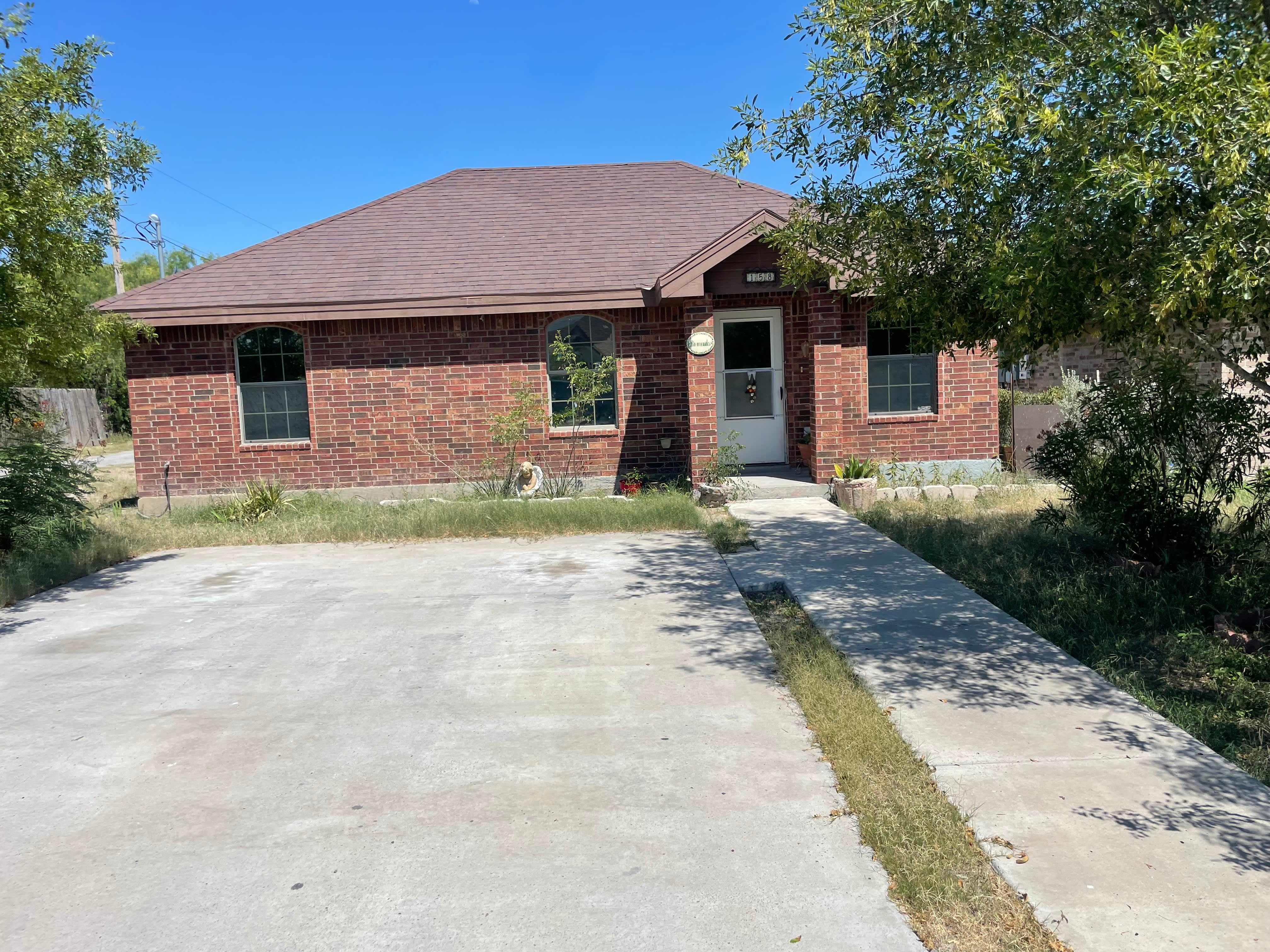 158 Valencia Dr – photo 1 of 10