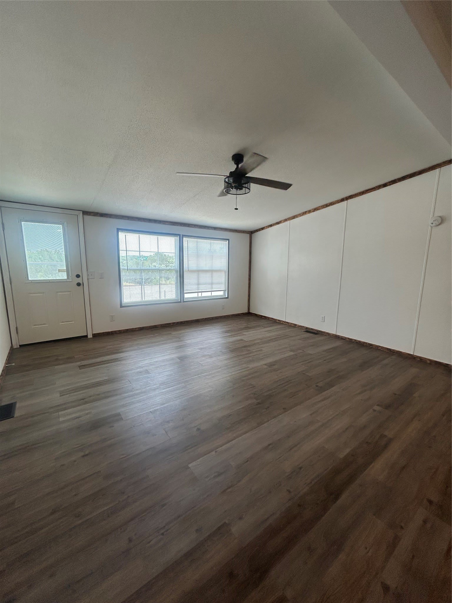 201 Lakeview Trail – photo 1 of 11