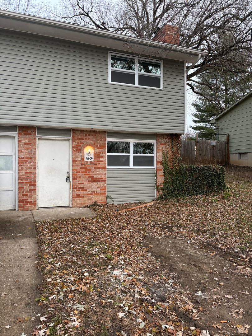 4309-4311 W Bethany Dr – photo 1 of 9