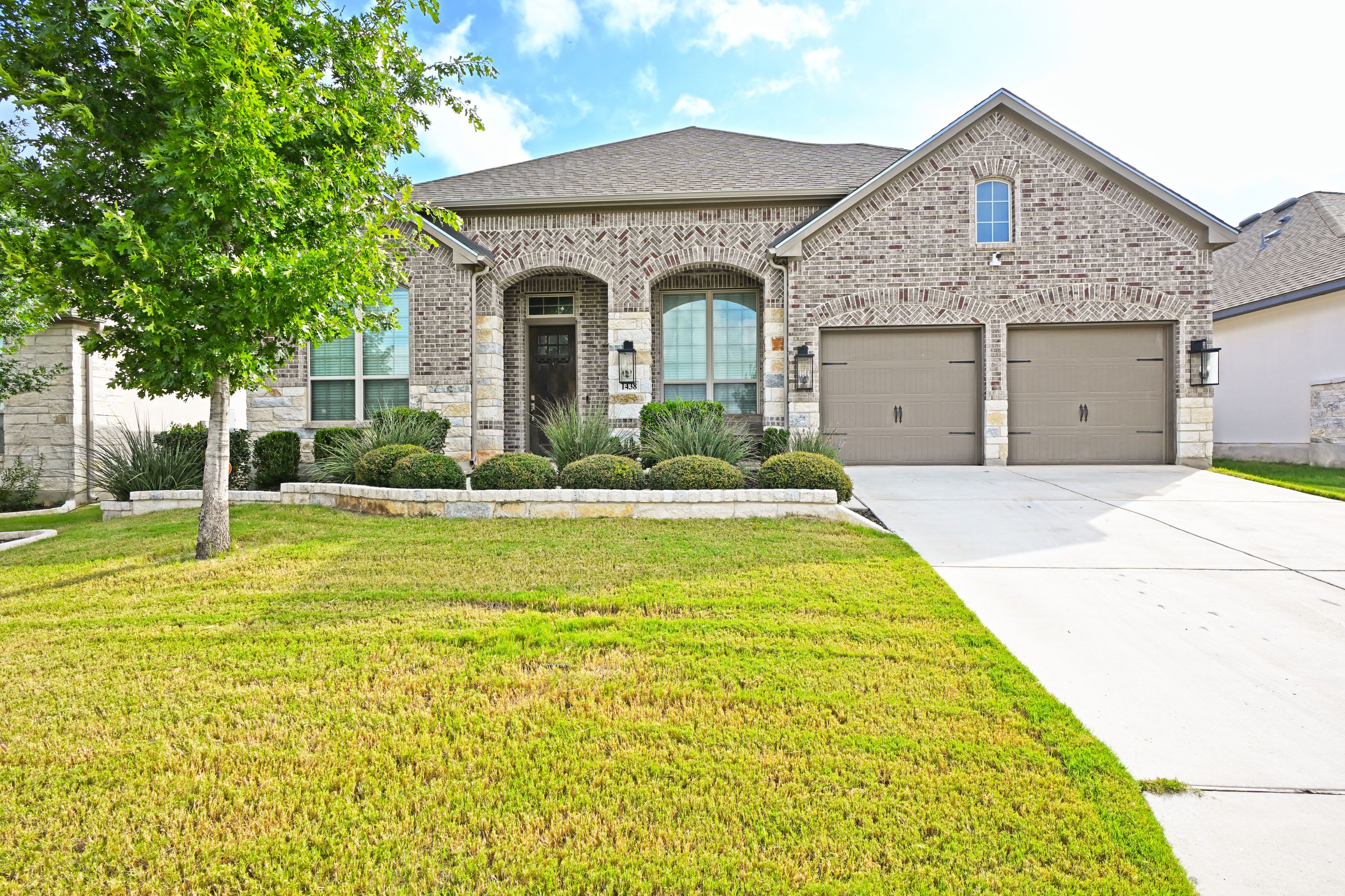 1438 Oaklawn Drive – photo 1