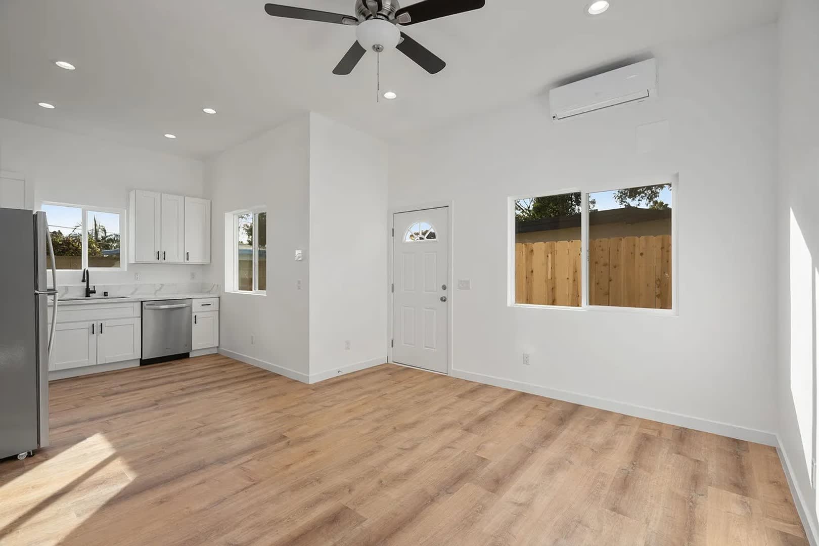 4161 Clairemont Mesa Blvd – photo 1