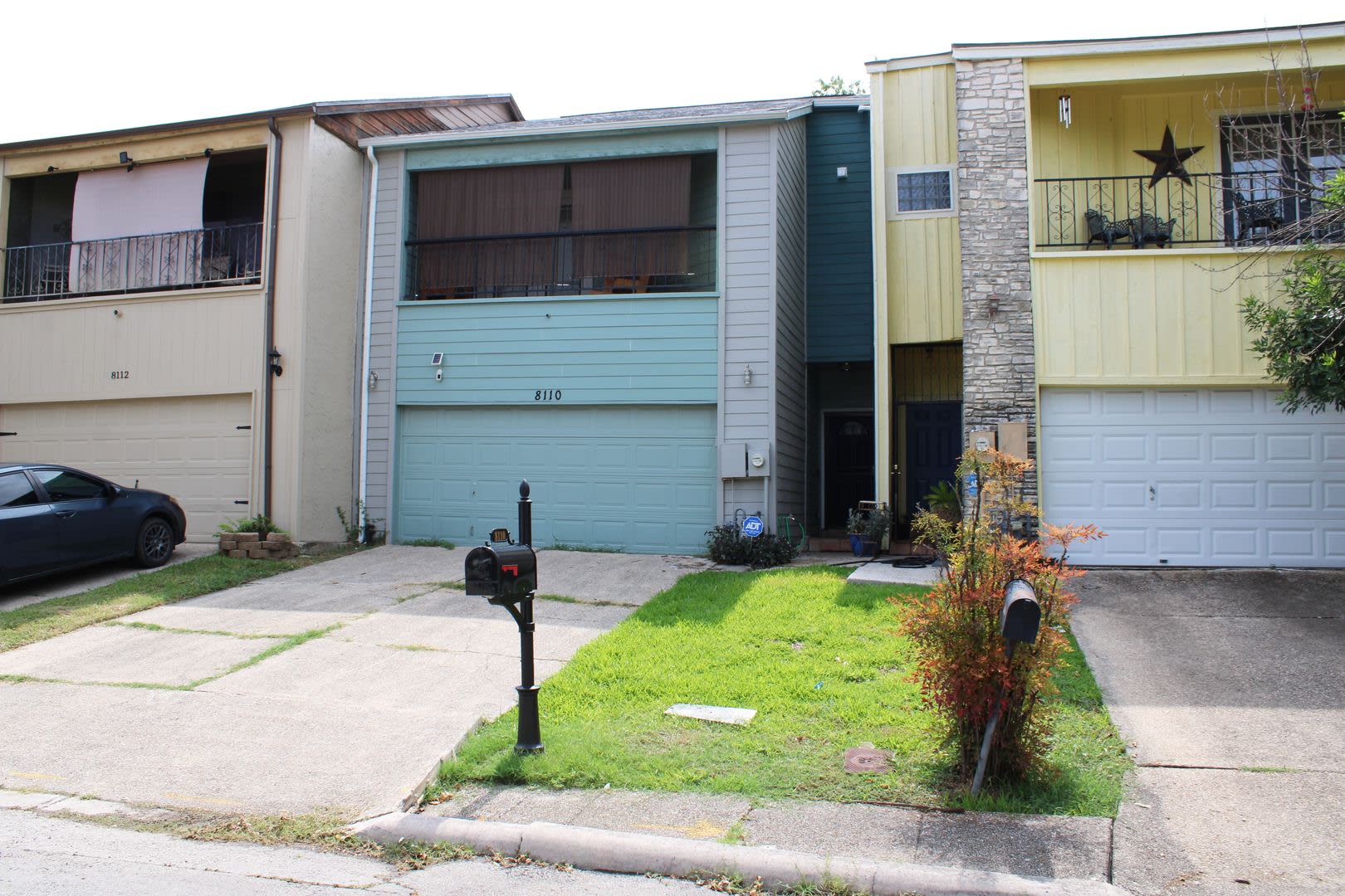 RENOVATED 2-BEDROOM TOWNHOME IN AHISD – photo 1
