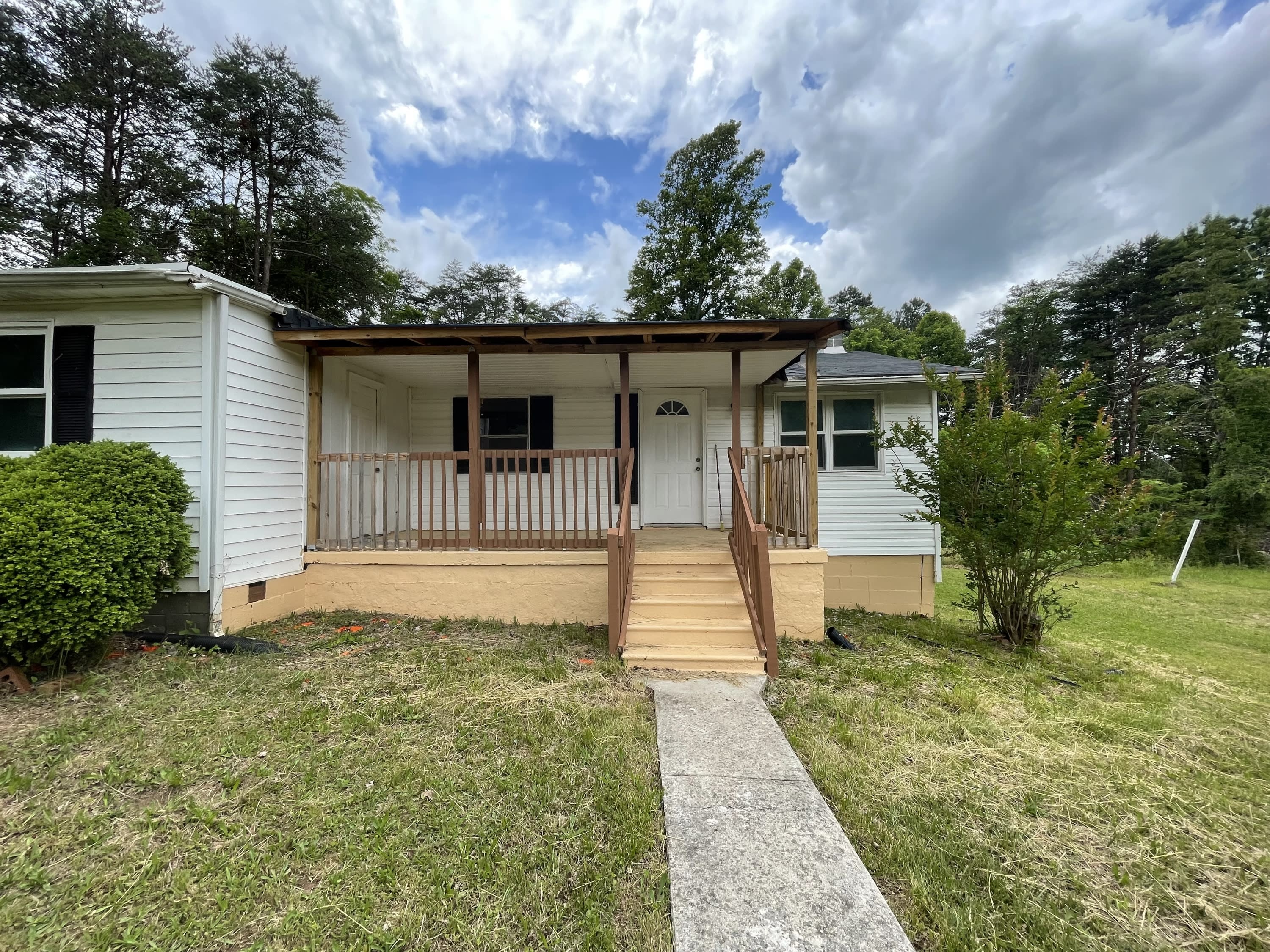 1165 Hawkins Road – photo 1 of 16
