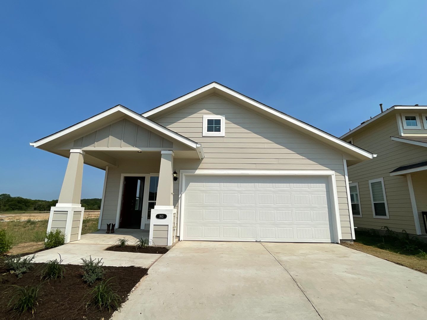 3-Bedroom House for Lease in Maxwell – photo 1 of 13