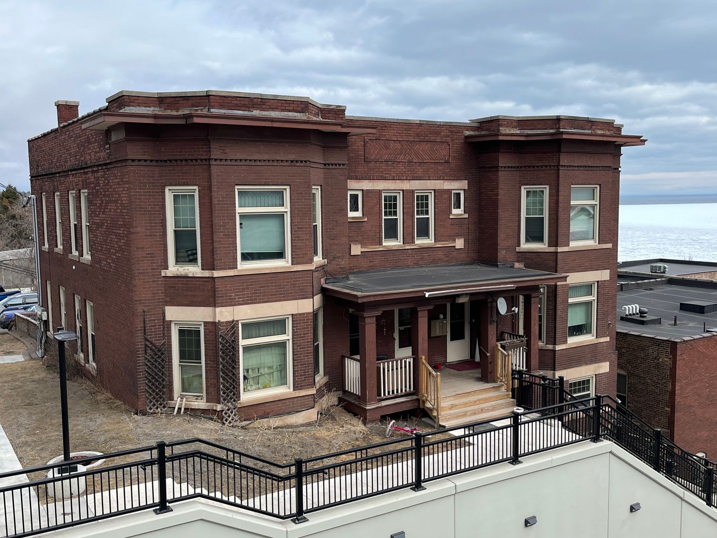110-114 N 6th Ave E – photo 1