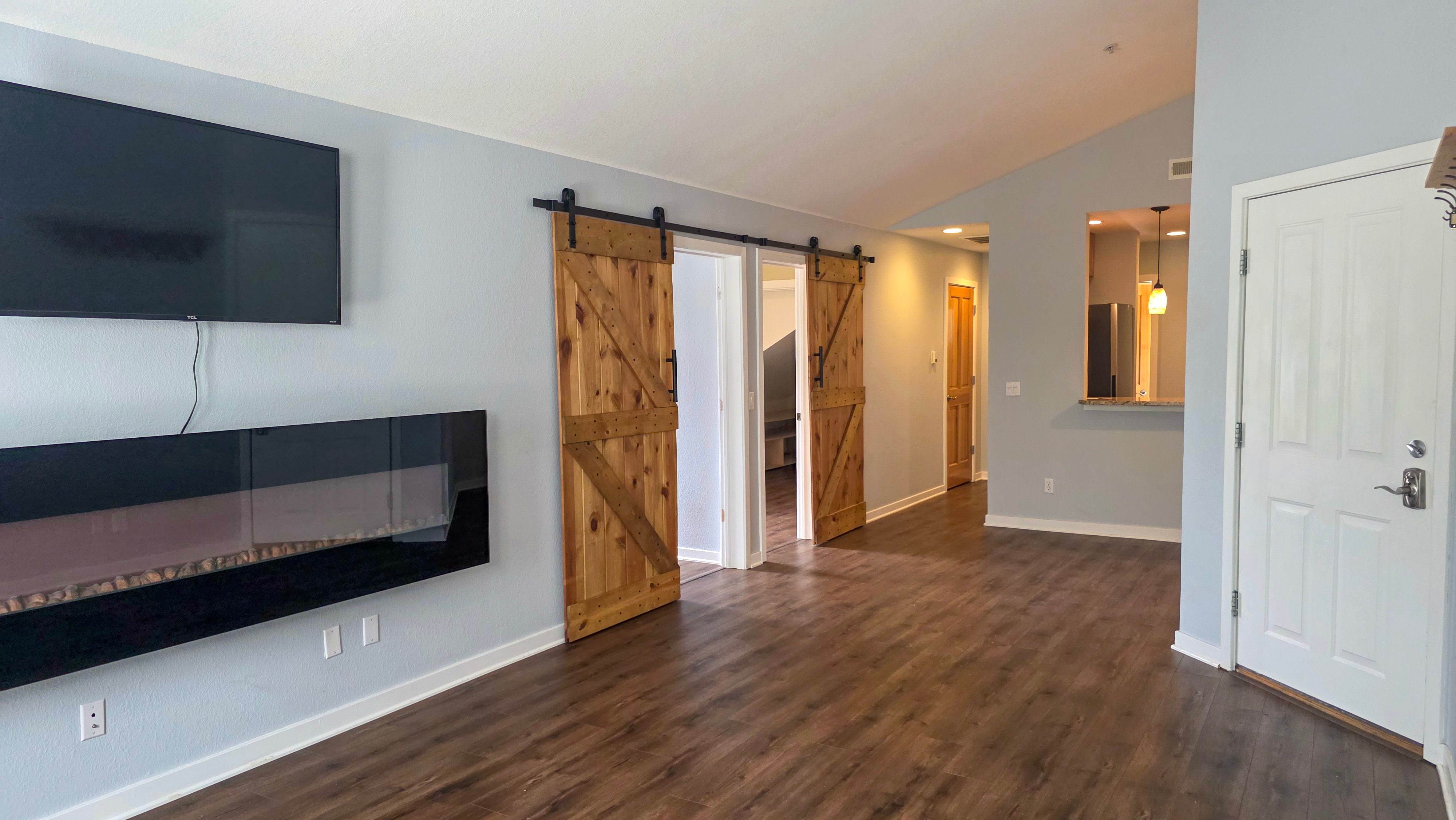 10 Farmers Ln – photo 1 of 157