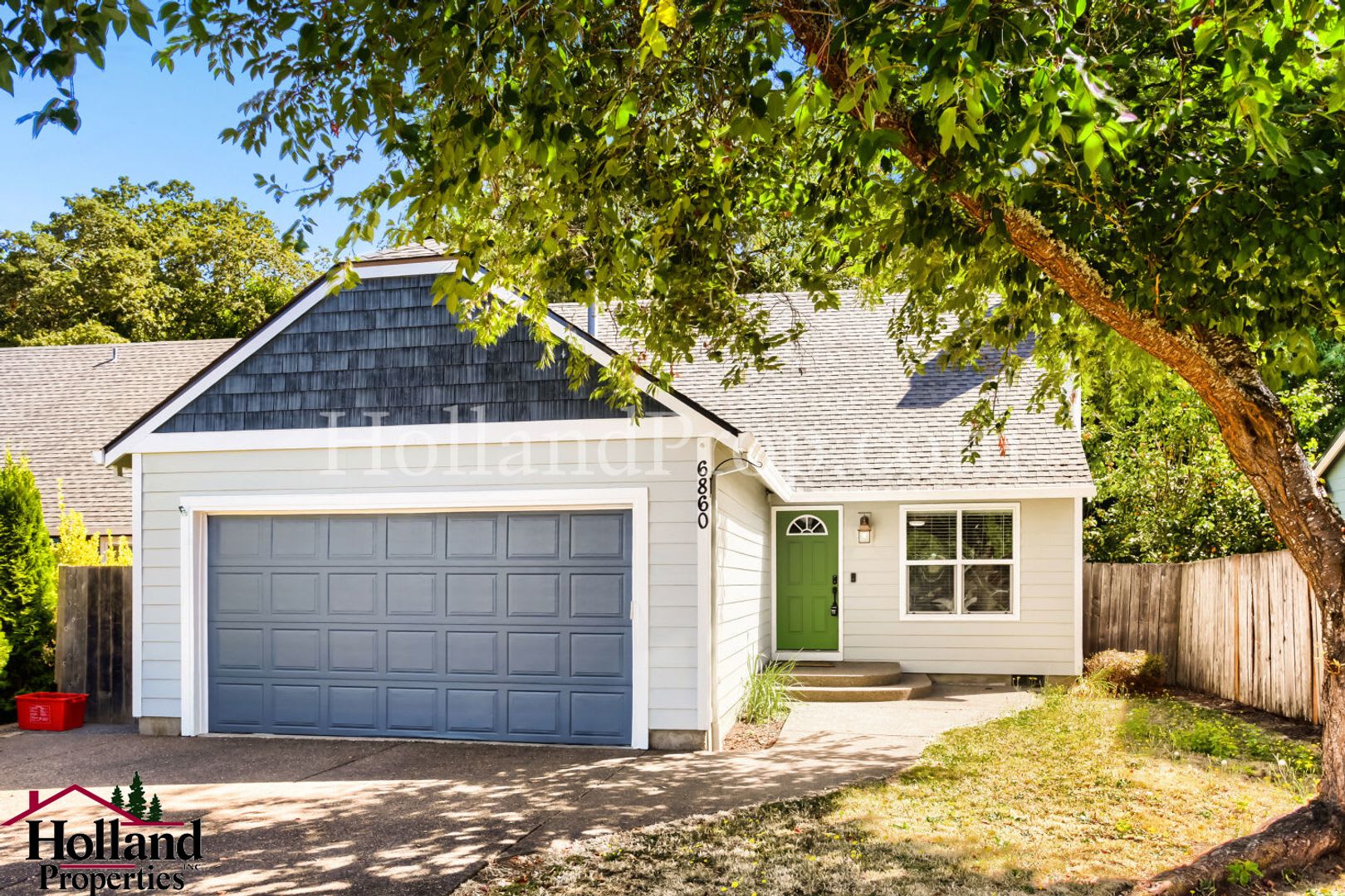 Peaceful 4 Bedroom Home With Large Lot Fireplace Private Backyard – photo 1 of 165