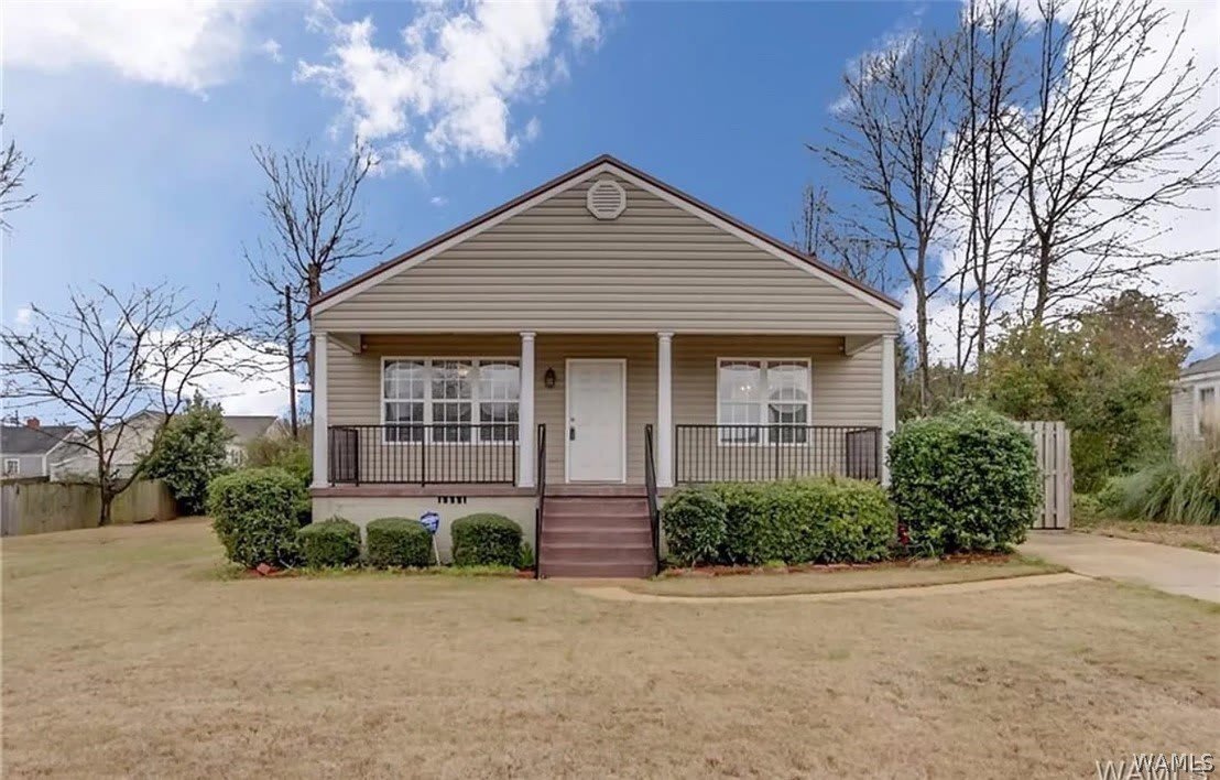 35 Beverly Heights – photo 1 of 10